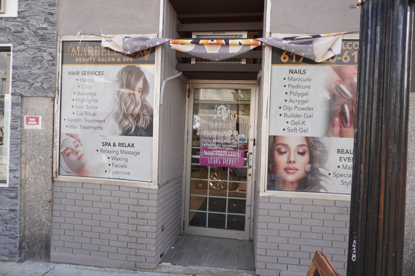 Salon entrance