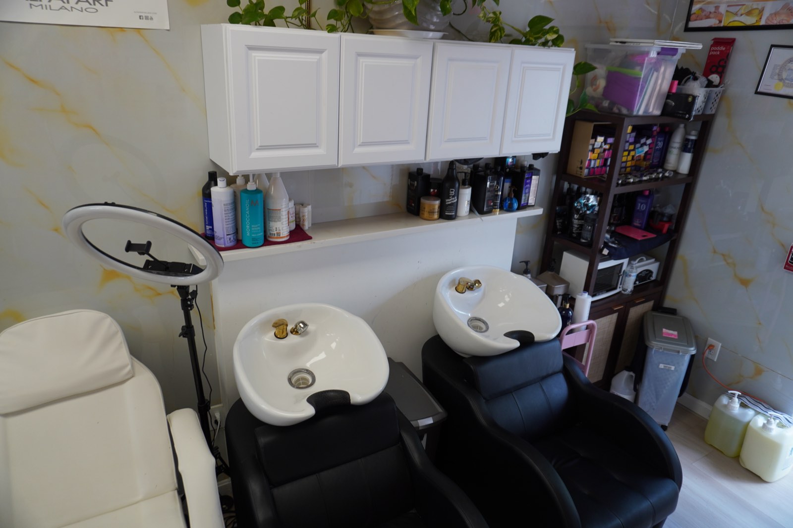 Hair washing station