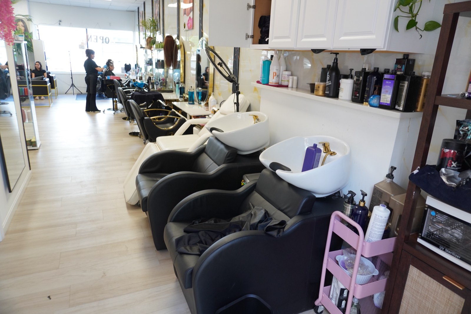 Hair washing station