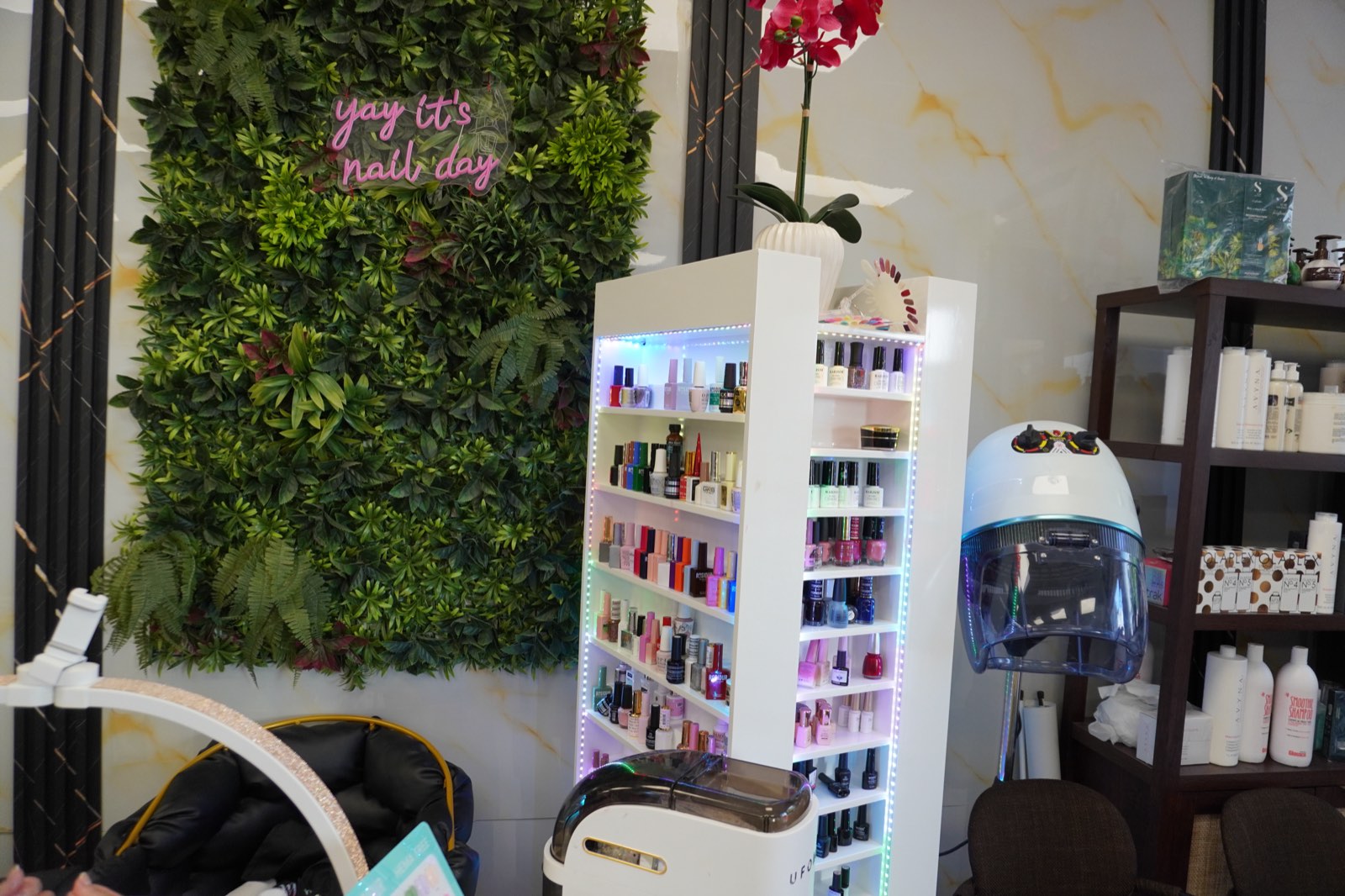 Nail station
